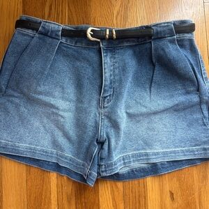 KanCan Blue Jean Shorts with Black Belt Size 29 NWOT Flat Pockets